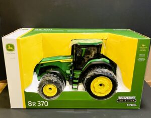 1/16 John Deere 8R 370 Tractor with duals Prestige