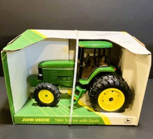 1/16 John Deere 7800 w/Duals Tractor