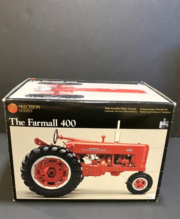 1/16 Farmall 400 Tractor Precision Series