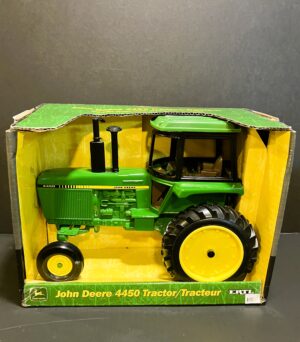 1/16 John Deere 4450 Tractor
