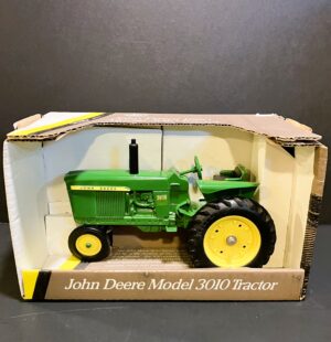 1/16 John Deere 3010 Tractor