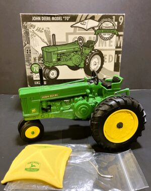 1/16 John Deere 70 Tractor w/umbrella