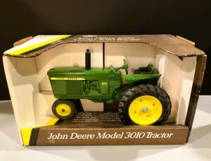 1/16 John Deere 3010 Tractor