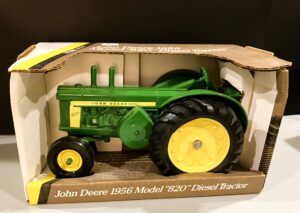 1/16 John Deere 820 Diesel Tractor